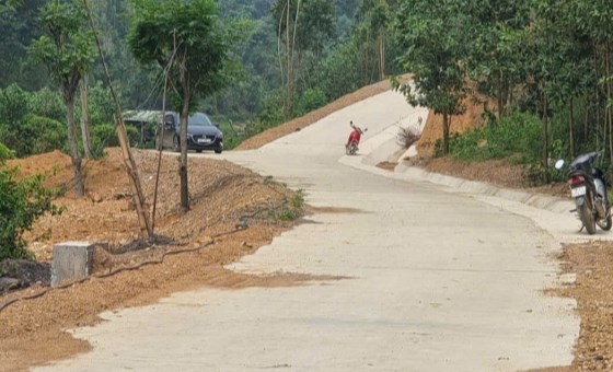 Nhân dân khu Láng Mai hiến 2.500m2 đất làm đường giao thông nông thôn